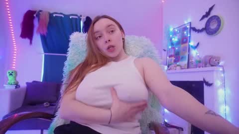 Snapshot of _yummy_girl_ chatting on February 2026 10:01:01 AM Polly online show from February 2026 10:01:01 AM