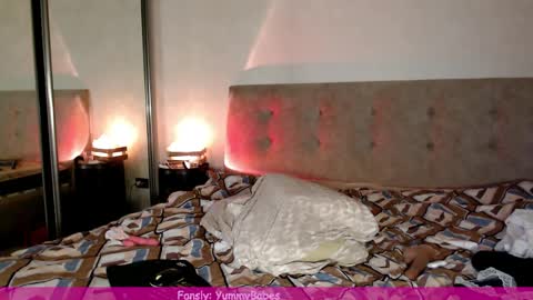 Snapshot of _yummybabes_ chatting on April 2026 02:51:02 AM Nicole Thomas Dave online show from April 2026 02:51:02 AM