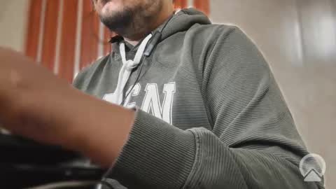 Sleepy owl online show from October 2025 08:34:02 AM