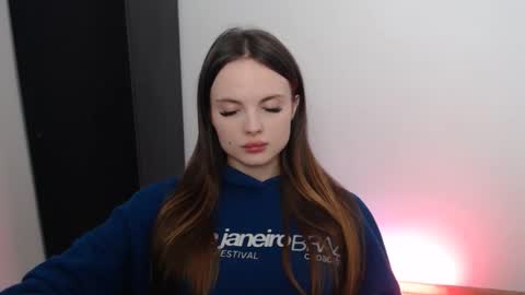 a_ariella_ online show from September 2025 12:27:02 PM