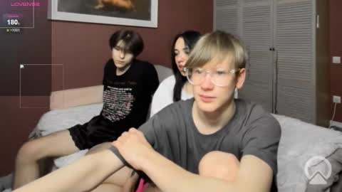 Kris Michael online show from October 2025 09:44:01 PM