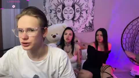 Kris Michael online show from July 2026 03:58:02 PM