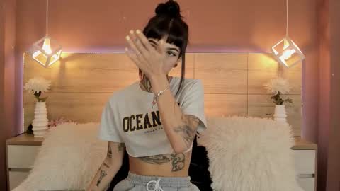 Luni  online show from November 2025 01:14:02 PM