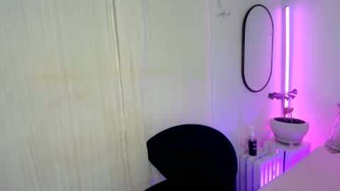 Snapshot of aaliyahlayla chatting on January 2025 04:08:01 AM Aaliyahlayla online show from January 2025 04:08:01 AM