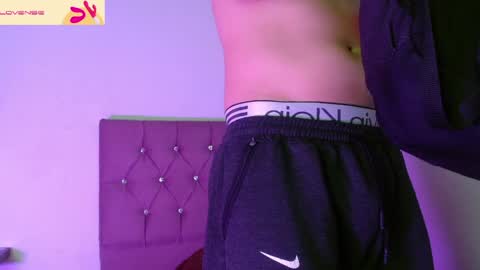 Aaron y Antonella online show from April 2026 08:47:01 PM