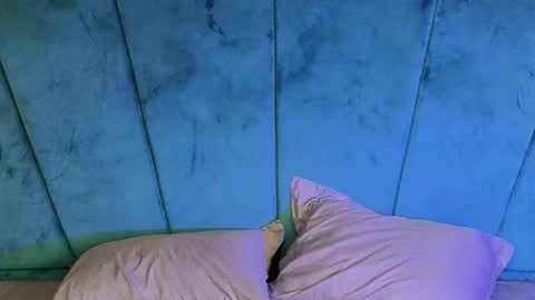 Aaron Ezequiel online show from September 2025 08:19:01 PM