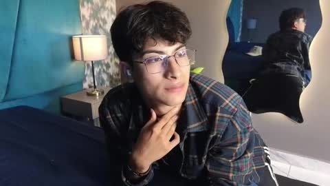 Aaron Ezequiel online show from November 2025 08:41:01 PM