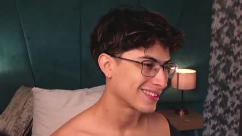 Aaron Ezequiel online show from June 2026 01:03:02 PM