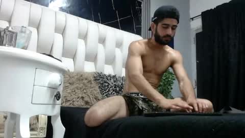 Snapshot of aaron_jones_1 chatting on April 2026 07:34:01 PM aaron_jones_1 online show from April 2026 07:34:01 PM