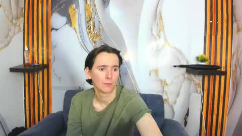 Aaron online show from November 2025 07:51:02 PM