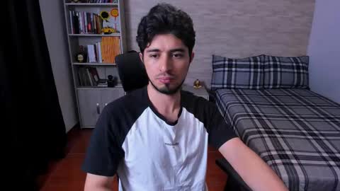 Aaron online show from November 2025 10:46:01 PM