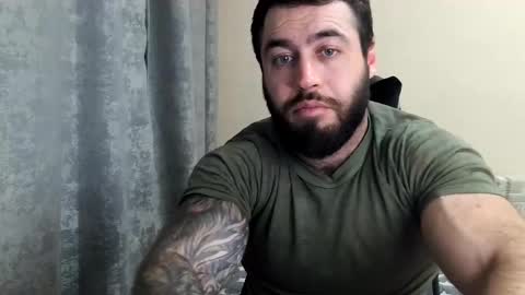Snapshot of aaron_royal chatting on May 2026 05:41:01 PM Davin tayl online show from May 2026 05:41:01 PM
