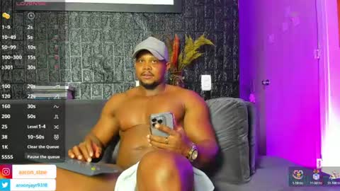 Snapshot of aaron_st chatting on June 2026 04:10:01 AM Aaron online show from June 2026 04:10:01 AM