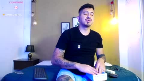 Snapshot of aaron_williams09 chatting on March 2025 06:54:02 AM Your aron online show from March 2025 06:54:02 AM