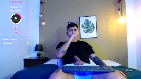 Snapshot of aaron_williams09 chatting on March 2025 10:00:02 AM Your aron online show from March 2025 10:00:02 AM