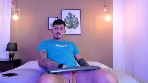 Snapshot of aaron_williams09 chatting on March 2025 10:08:02 AM Your aron online show from March 2025 10:08:02 AM