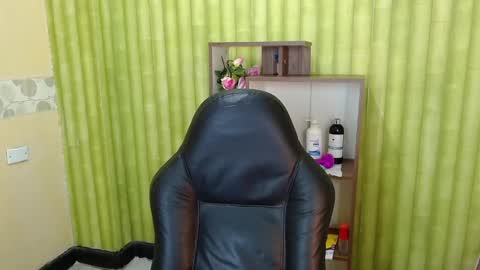 im NiallDun online show from March 2025 11:06:02 AM