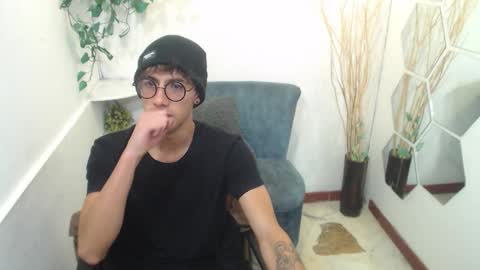 Snapshot of aaronbeer_ chatting on February 2026 11:58:02 AM Aaron online show from February 2026 11:58:02 AM