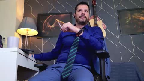 Aaron online show from November 2025 07:25:01 PM