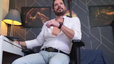 Aaron online show from November 2025 05:27:02 AM