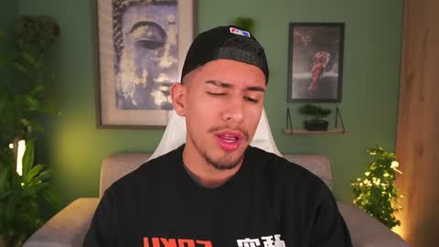 AARON  online show from February 2025 12:44:01 PM