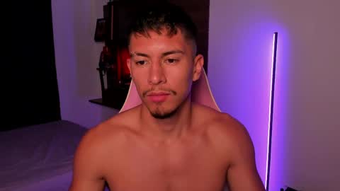 Snapshot of aaronfox_ chatting on April 2026 04:05:02 AM AARON online show from April 2026 04:05:02 AM