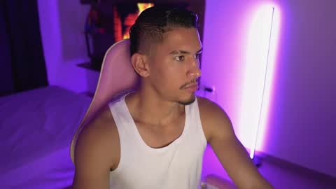 Snapshot of aaronfox_ chatting on April 2026 12:17:01 AM AARON online show from April 2026 12:17:01 AM