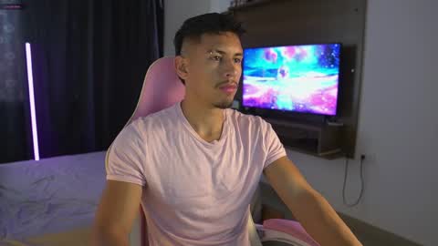 Snapshot of aaronfox_ chatting on May 2026 08:05:02 PM AARON online show from May 2026 08:05:02 PM