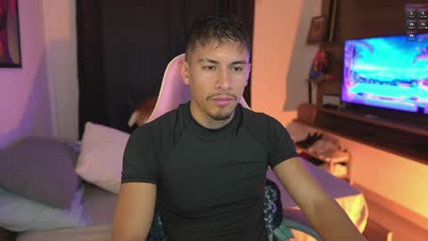 Snapshot of aaronfox_ chatting on May 2026 01:25:02 AM AARON online show from May 2026 01:25:02 AM