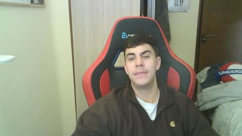 Snapshot of aaronlavine chatting on April 2026 05:43:01 PM aaronlavine online show from April 2026 05:43:01 PM
