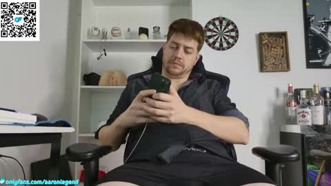 Snapshot of aaronlegend chatting on April 2026 09:06:02 PM Aaron online show from April 2026 09:06:02 PM