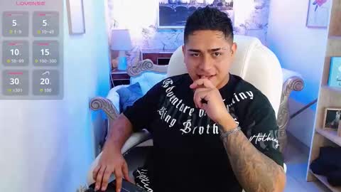 Aaron online show from December 2025 11:41:02 AM