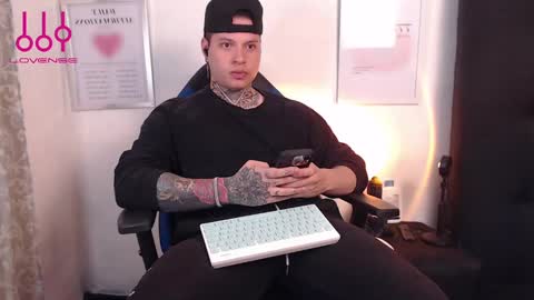 aaronsmith2_ online show from December 2024 04:53:01 AM