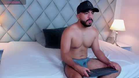 Aaron Vegaa online show from January 2026 04:44:01 PM