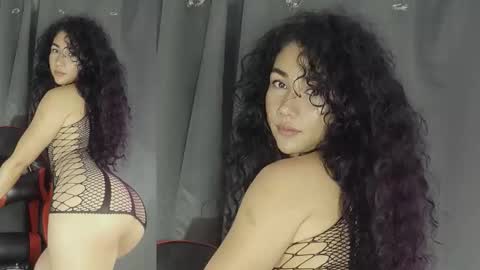 Snapshot of abbi_moon chatting on May 2026 01:28:02 PM Martina online show from May 2026 01:28:02 PM
