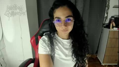 Snapshot of abbi_moon chatting on June 2026 08:33:01 PM Martina online show from June 2026 08:33:01 PM