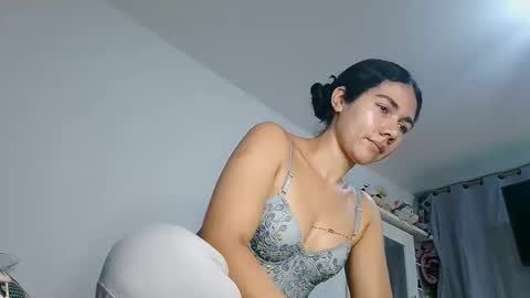 Snapshot of abbi_mooncb chatting on January 2025 01:32:01 PM Abbi mooncb online show from January 2025 01:32:01 PM