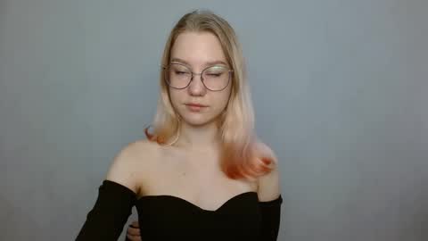 Snapshot of abbymoore__ chatting on January 2025 08:31:01 AM Abby Lovense is active online show from January 2025 08:31:01 AM