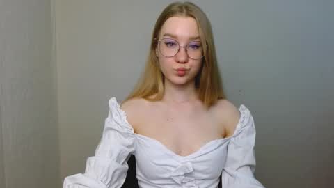 Abby Lovense is active online show from February 2026 03:02:01 PM