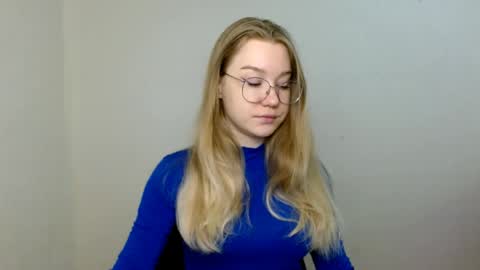 Snapshot of abbymoore__ chatting on May 2026 09:17:01 AM Abby Lovense is active online show from May 2026 09:17:01 AM