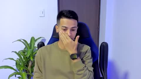 Independence model AbelAsburgo online show from March 2025 07:23:02 AM