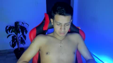 Independence model AbelAsburgo online show from December 2025 07:04:02 AM