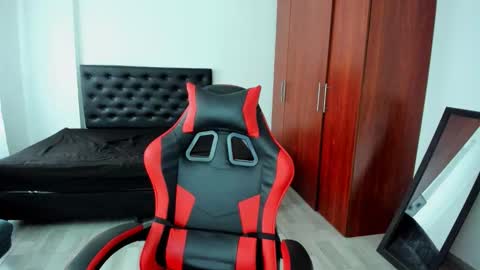 Independence model AbelAsburgo online show from April 2026 08:17:01 PM