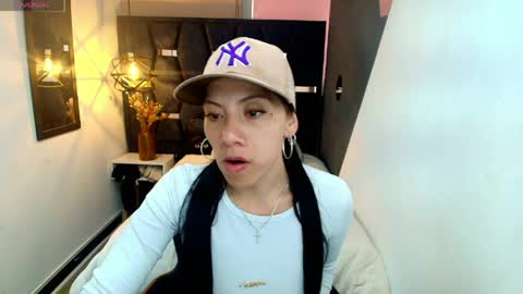 Snapshot of abril_fox__ chatting on May 2026 08:47:01 PM Abril Fox online show from May 2026 08:47:01 PM