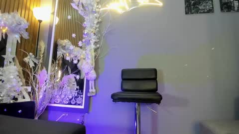 Abril  online show from December 2024 04:28:02 AM