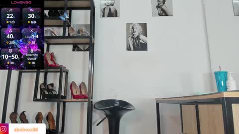 Abril  online show from December 2024 04:27:02 AM