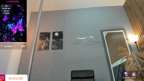 Abril  online show from February 2025 06:54:01 AM