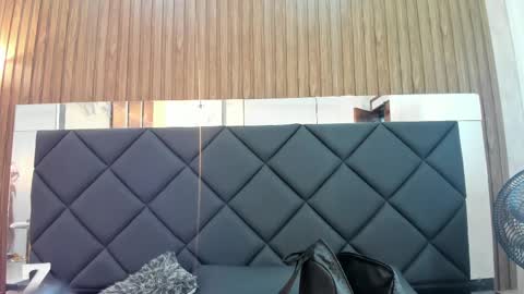 Abril  online show from February 2025 03:39:02 AM