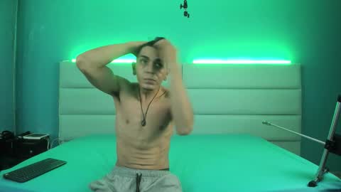 Abril and Julian online show from February 2026 12:23:02 PM