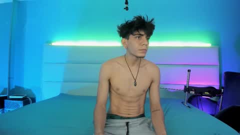 Abril and Julian online show from February 2026 12:04:02 PM